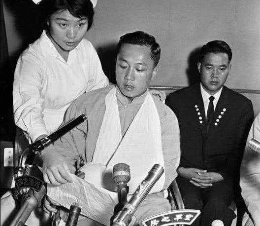 此人开战斗机叛逃台湾,换三任老婆,26年后回家探亲被抓捕_李员骭特务