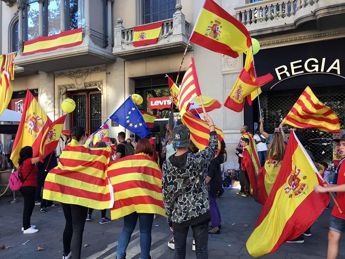 七,加泰罗尼亚加泰罗尼亚,是西班牙的领土.