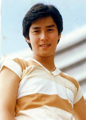 谭咏麟"一夫二妻"幸福生活:和正室相约丁克,和红颜知己生子