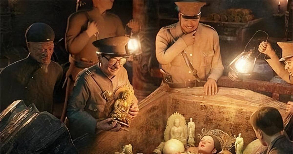 孙殿英炸开慈禧墓后,为何第一时间抢走慈禧裤子?真相是这样的