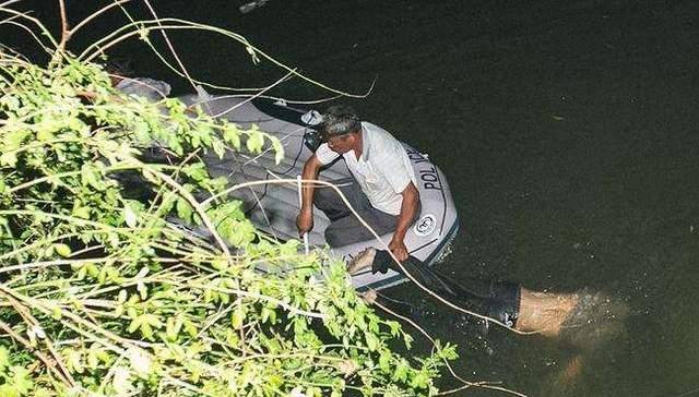 长江天价捞尸人:要价3.6万,一天曾救13人,尸臭花几天才能洗掉