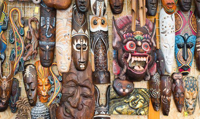 炙热的灵魂,生猛的虔诚,用力地刻画非洲面具文化底蕴