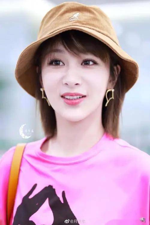 28岁杨紫美貌与写真相得益彰,成为娱乐圈的璀璨明星!