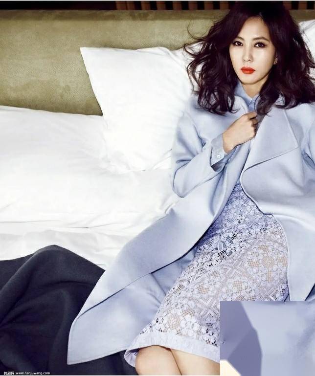 近日,31岁的韩国女演员金南珠一组写真曝光,她的美貌与才华让人叹为