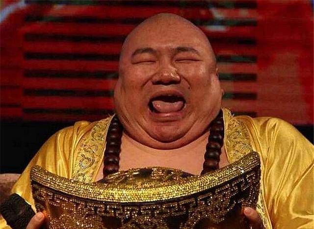 真人"弥勒佛":在网络迅速走红,被富婆花高价"供养",结局如何