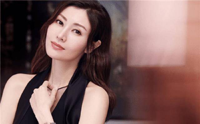 32年前,李嘉诚带18岁李嘉欣回家,3小时后原配离奇死亡