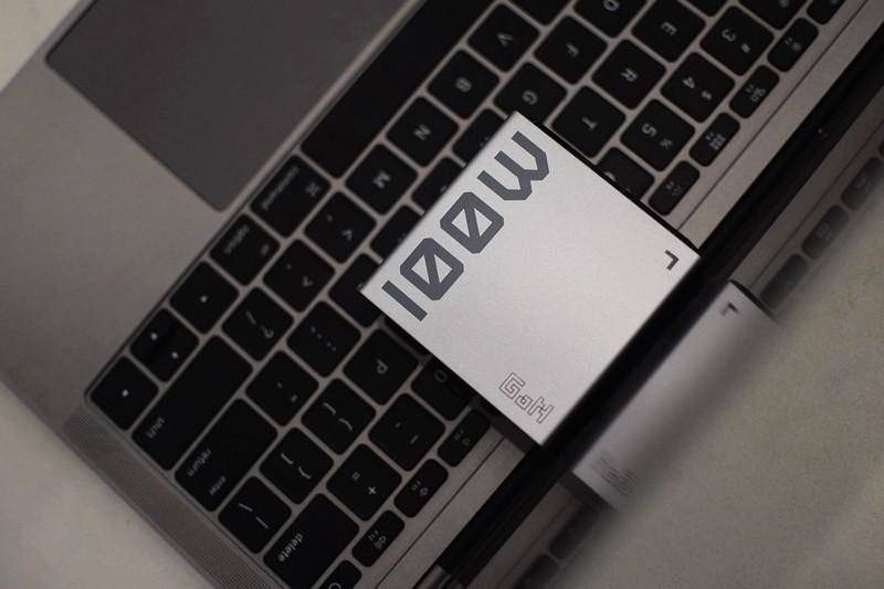 透明折叠三口 氘锋100W三口氮化镓快速充电器