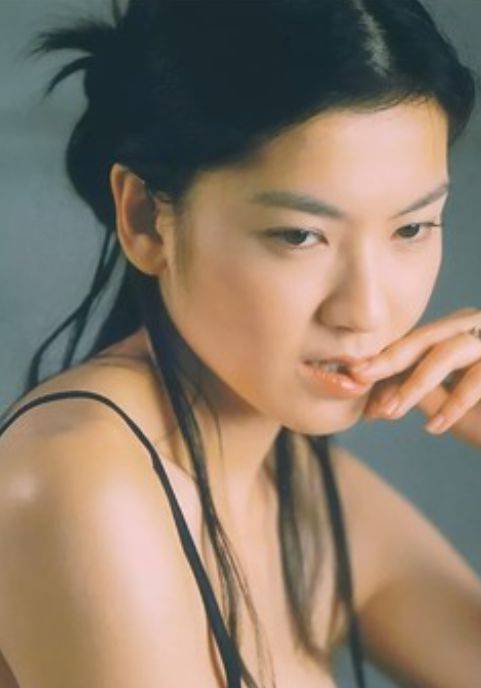 她曾拍摄多部"三级片",比柳岩还性感,如今42岁依然美的像少女_林熙蕾