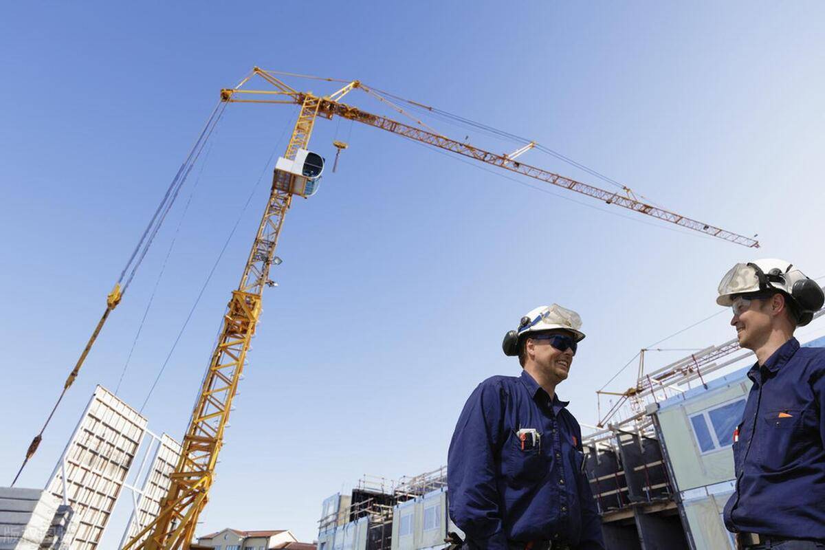 塔式起重机司机怎么报名?报名条件要求入口,考试内容难度,行业前景