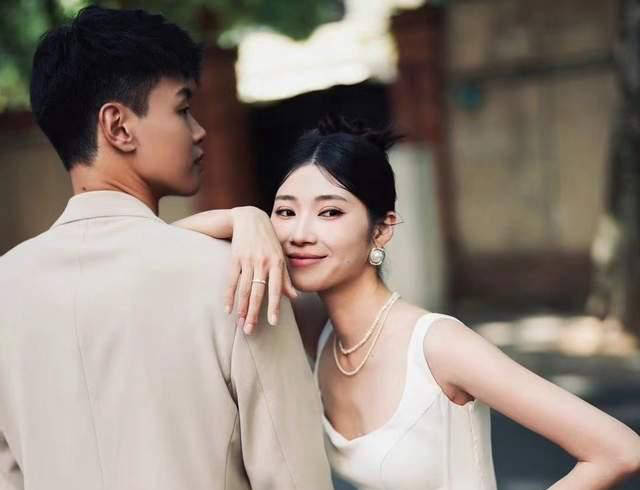 律在羽毛球赛场上曾带给球迷无数欢乐,尤其在东京奥运会上与黄东萍