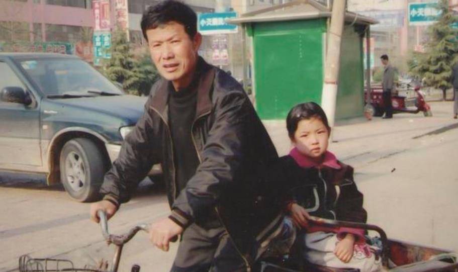 04年河南老人捡到弃婴,倾家荡产养育17年,今妻离子散后悔了吗?