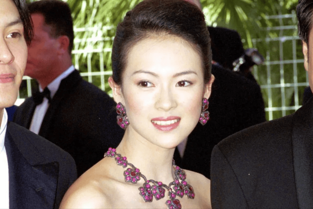 当45岁章子怡和37岁杨幂同框,才发现人到中年,幸不幸福都在脸上