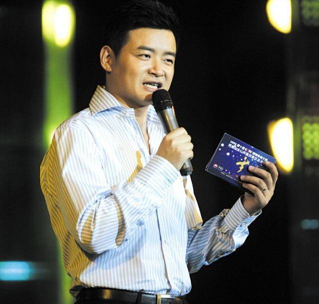李佳明:事业巅峰时被"劝"到国外镀金,归来却难现曾经的辉煌