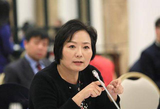 前中国女首富:白手起家挣得274亿身家,跑到美国不回来