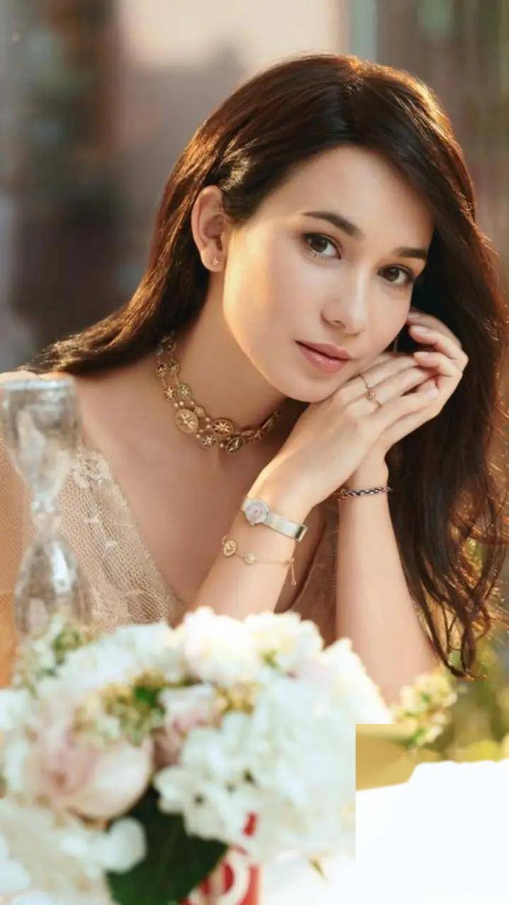 这身材究竟谁顶得住!卢靖姗的美丽与魅力,让人瞠目结舌!