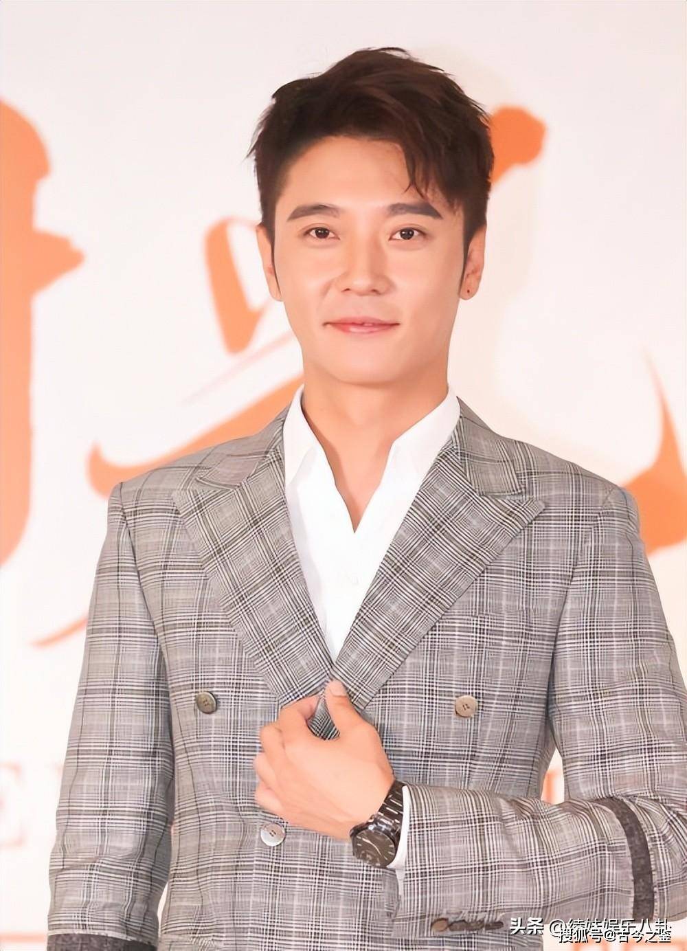 从卖好老公人设,到被曝与经纪人有私情,演员张丹峰终于作出选择