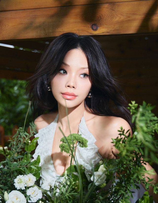 万妮达生日晒照:酷女孩也有纯情一面,"中国卡戴珊"新篇章!