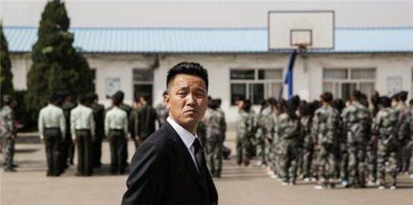 25年前,那个北大保安张俊成,为何能考上北大?只因遇到一贵人