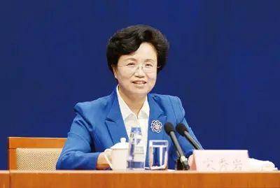 她是新中国第二位女省长,28岁正厅级50岁任青海省长,今仍在工作