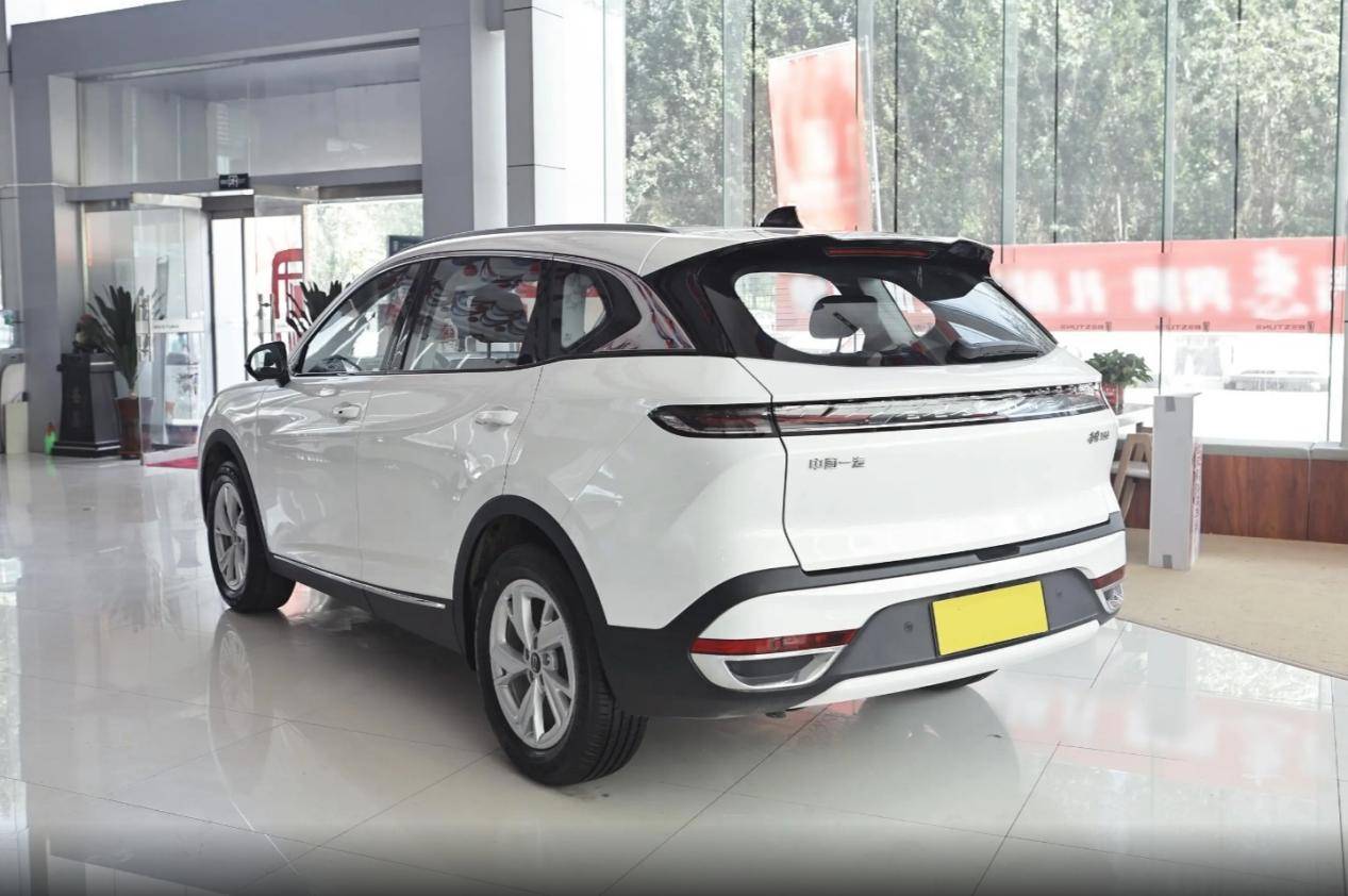 适合奶爸的高性价比suv,优惠后仅8.98万万起,配两种动力,实拍奔腾t90