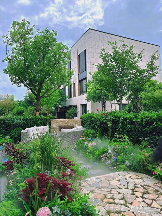 龙湖天钜【上海闵行别墅】上海龙湖天钜_项目资料_配套_中心_花园