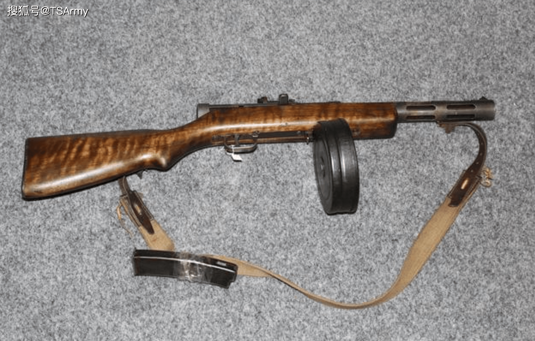 二战苏联的波波德,波波沙和波波斯,怎么来区分这三种冲锋枪