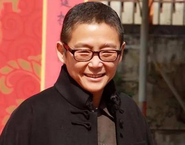 比如香港四大家族之一郑裕彤次子郑家成,百亿富豪林建岳,首富李嘉诚的