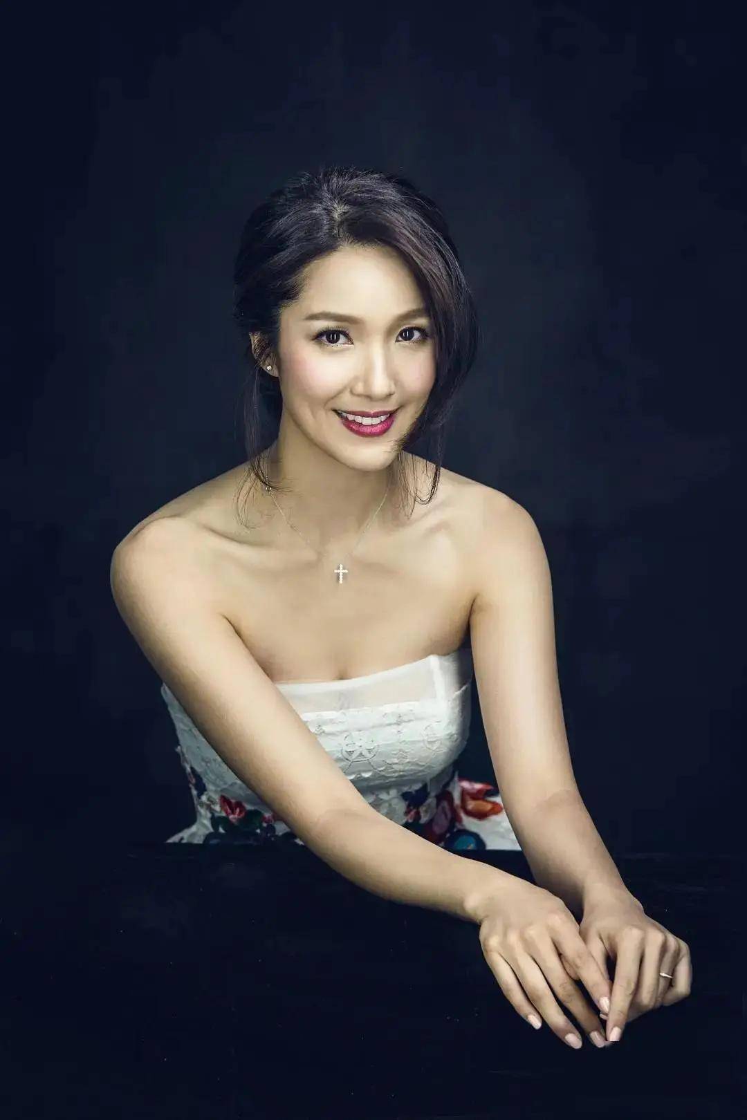 李亚男的魅力无法抵挡!饱满身材 迷人笑容,这谁顶得住!