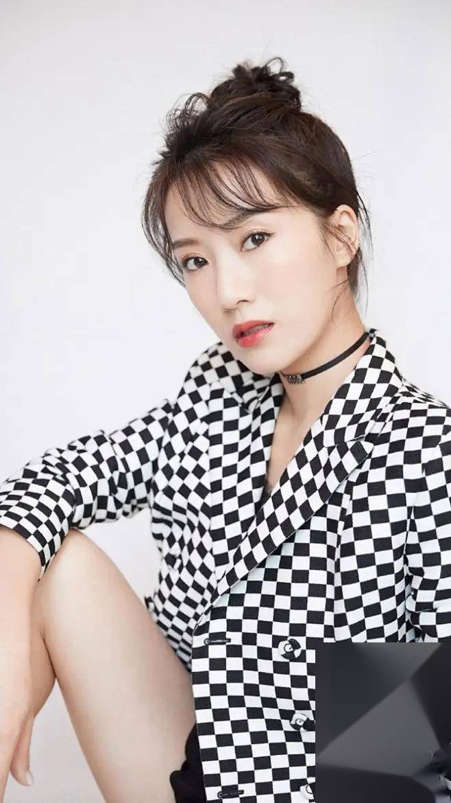 李念的性感写真曝光,丰腴身材让人惊叹不已!