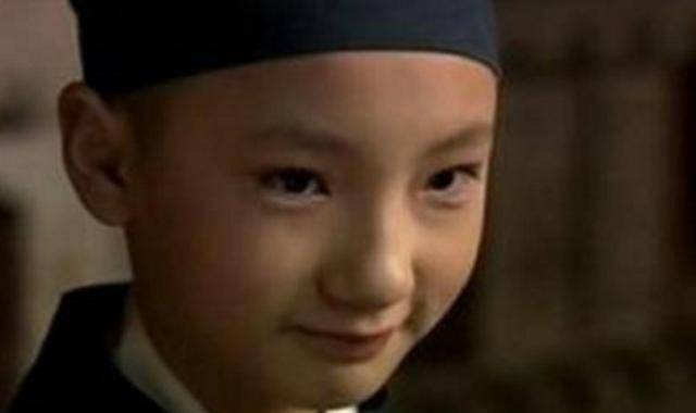 《红楼梦》秦钟的污点,在秦可卿的葬礼上拉着智能儿说"急死了"