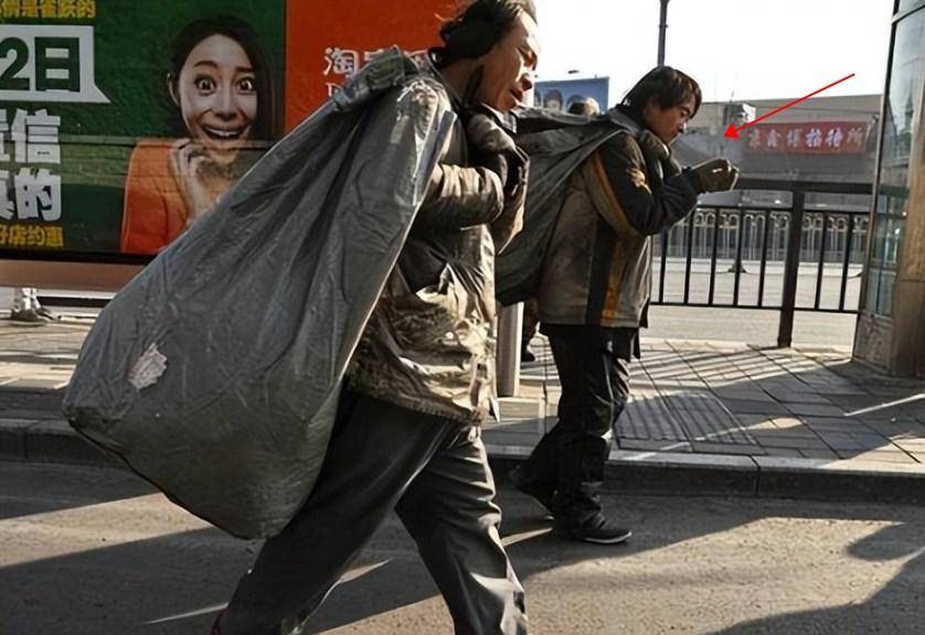 回顾小伙花40万救白血病女友,病好女友转嫁他人,如今沦为乞丐?