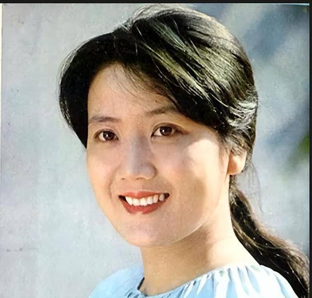 她跟普通丈夫离婚,二婚嫁入豪门后下海经商,今69岁定居国外享福_陈强