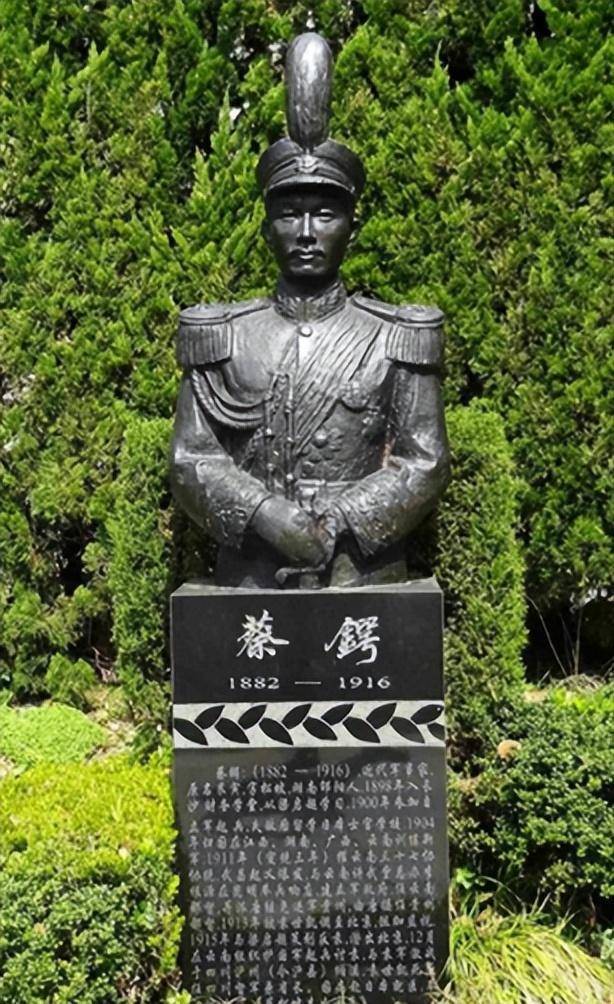 蔡锷将军塑像在官员人选上,蔡锷更倾向于那些有想法,有冲劲的年轻