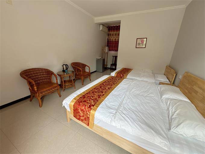 北京房山十渡山水民居私汤温泉小院民宿,999五间房,露天亲子泳池敞开