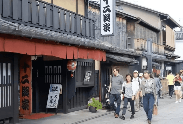 2011年,方正县花70万为日本立碑,五壮士千里砸碑,后来如何?