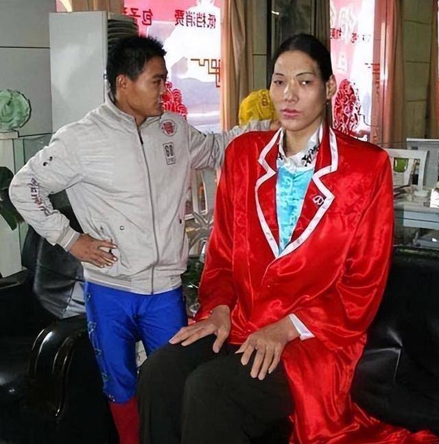 中国女巨人姚德芬图片