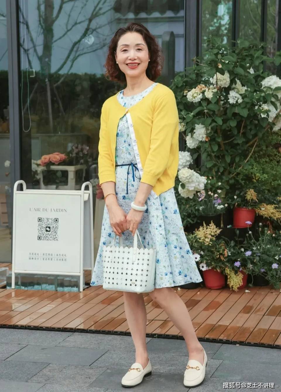 50,60岁的女人,还是穿"连衣裙"最显贵,选对款式优雅气质