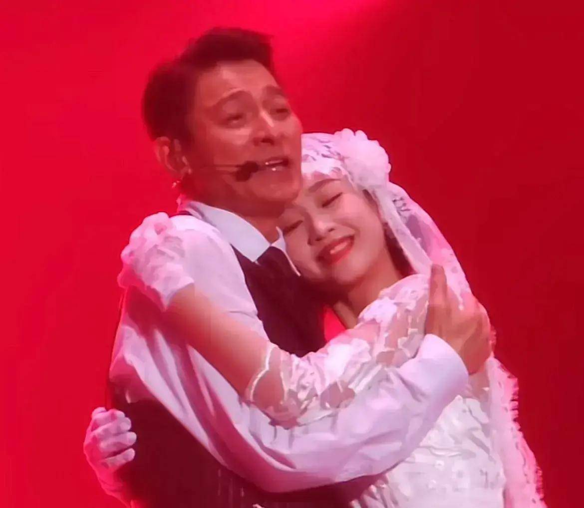 刘德华的美女舞伴火了,但人们还是忘不掉赖文慧