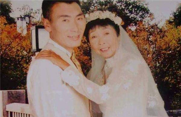 但是年龄之间的差距,而且传宗接代的概念,使得他的父母非常的生气.