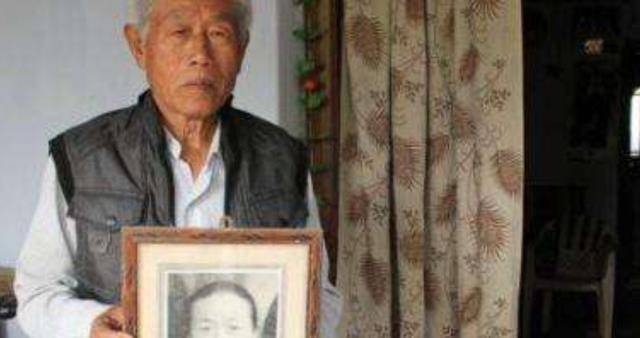 被困印度54年的中国老兵王琪,因迷路而误入印度,在当地娶妻生子