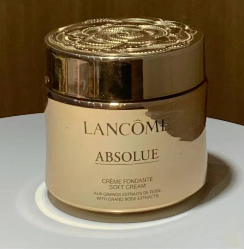 资生堂红腰子精华红脉强维稳技术,可以加速肌肤微循环,再配合发酵玫瑰