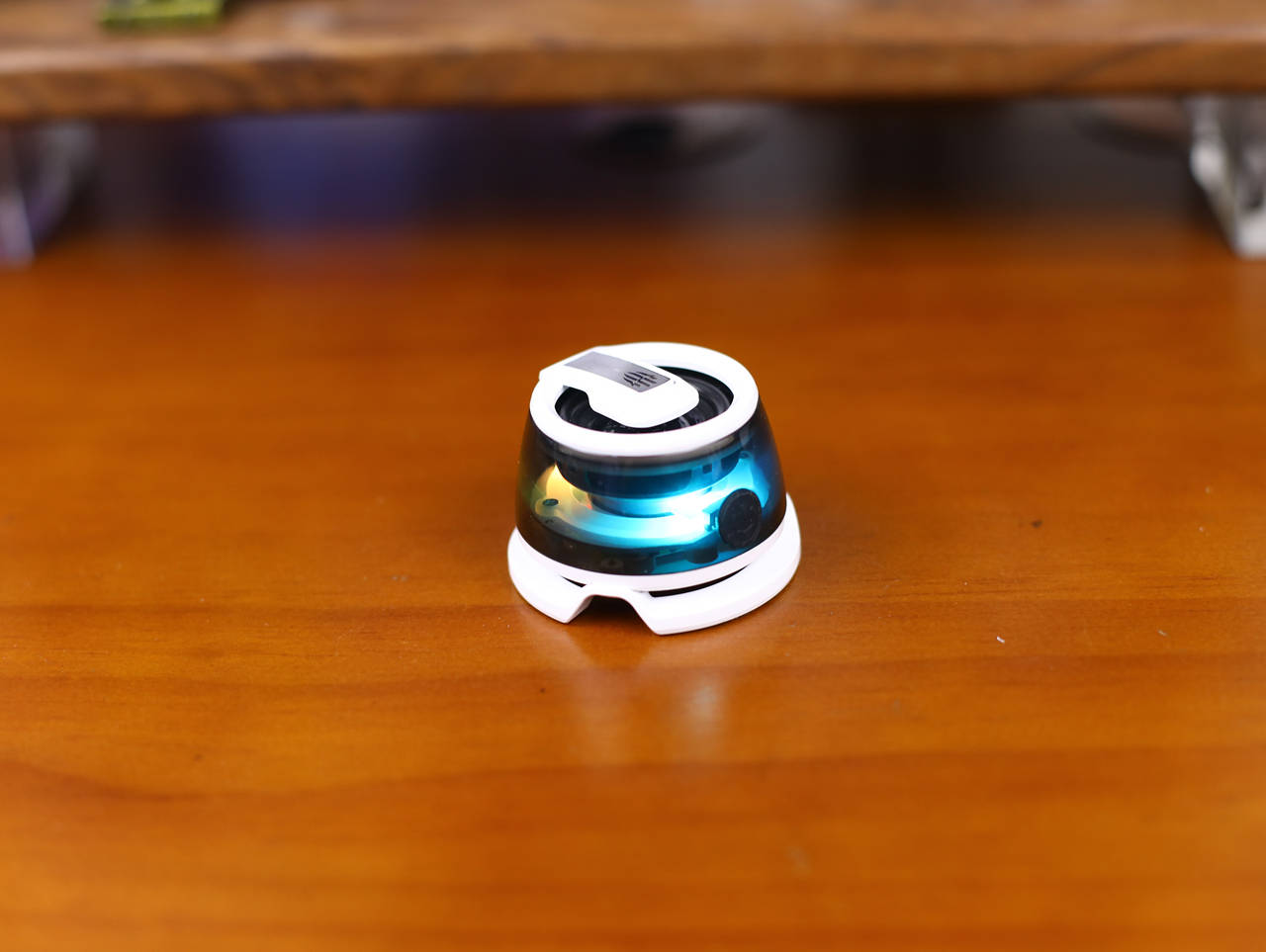 红魔磁吸音响：透明设计、RGB氛围灯加磁吸，红魔把小音响玩出花了