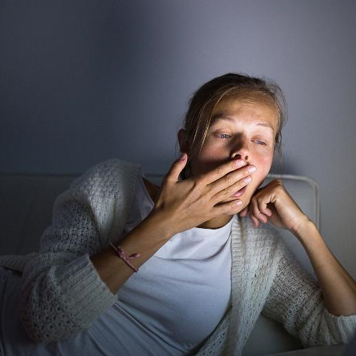 如果长期熬夜人体缺乏睡眠,很容易出现头晕,乏力,头痛等症状,其实这都