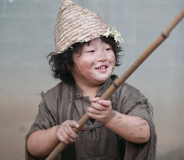 之子刘章在吕雉死后,诛灭诸吕有功,加封为阳城王,刘子盆便属于这一脉