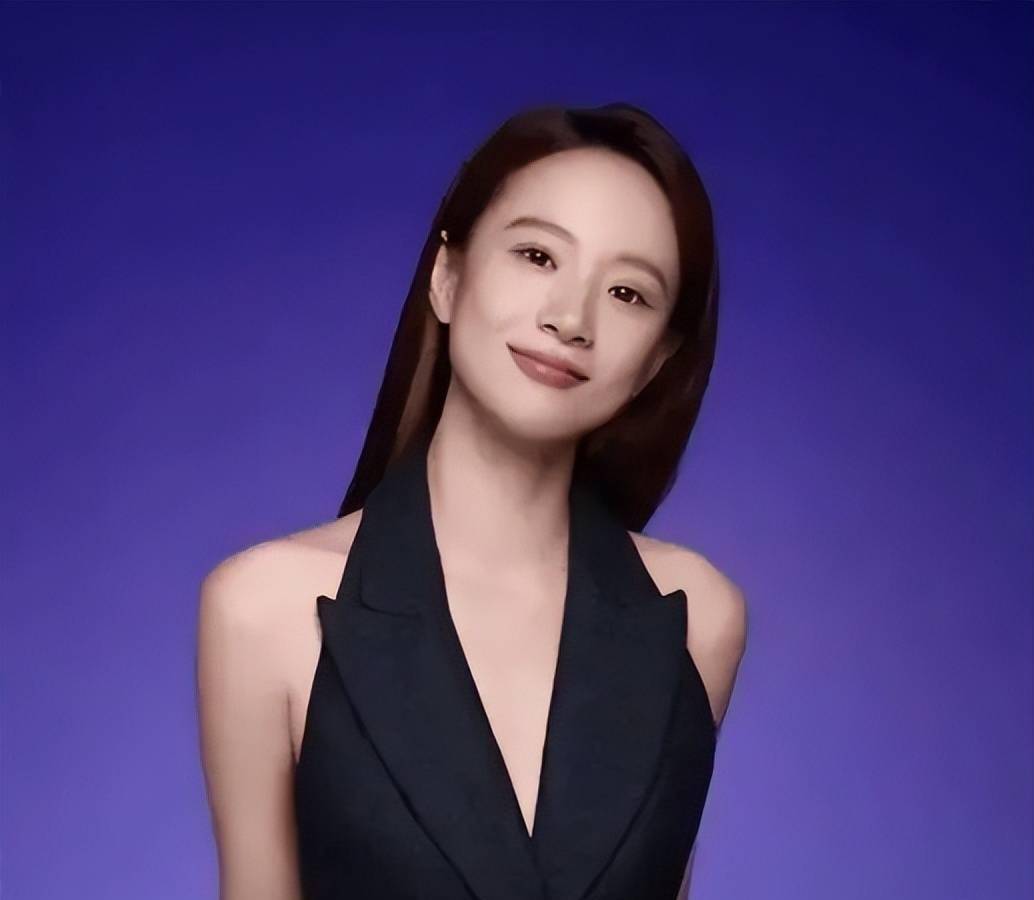 相比之下,杨采钰乖巧懂事,更符合陈金飞的意愿.所以结局大家都看到了.
