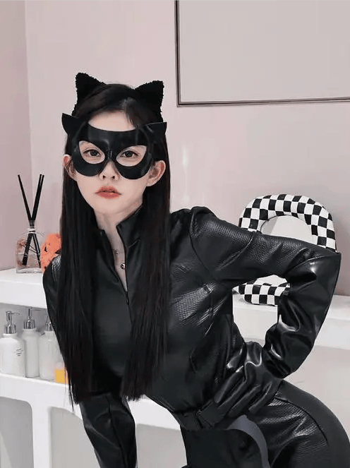 孟美岐惊艳cos阿轲暗夜猫娘,紧身裙,高跟鞋展现无尽魅力