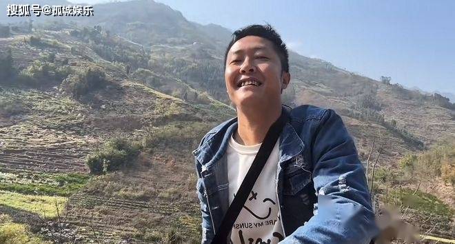 痛心!90后网红周平不幸去世,蹲着走路独居山林,知情人曝原因