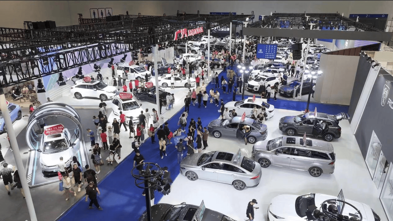 新质领跑未来 激活汽车产业新动能 第21届长春国际汽车博览会 旗惠