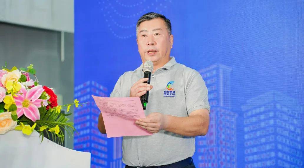 罗斯夫总裁特助兼数字营销事业部总经理易兵,罗斯夫商学院院长韩雪君