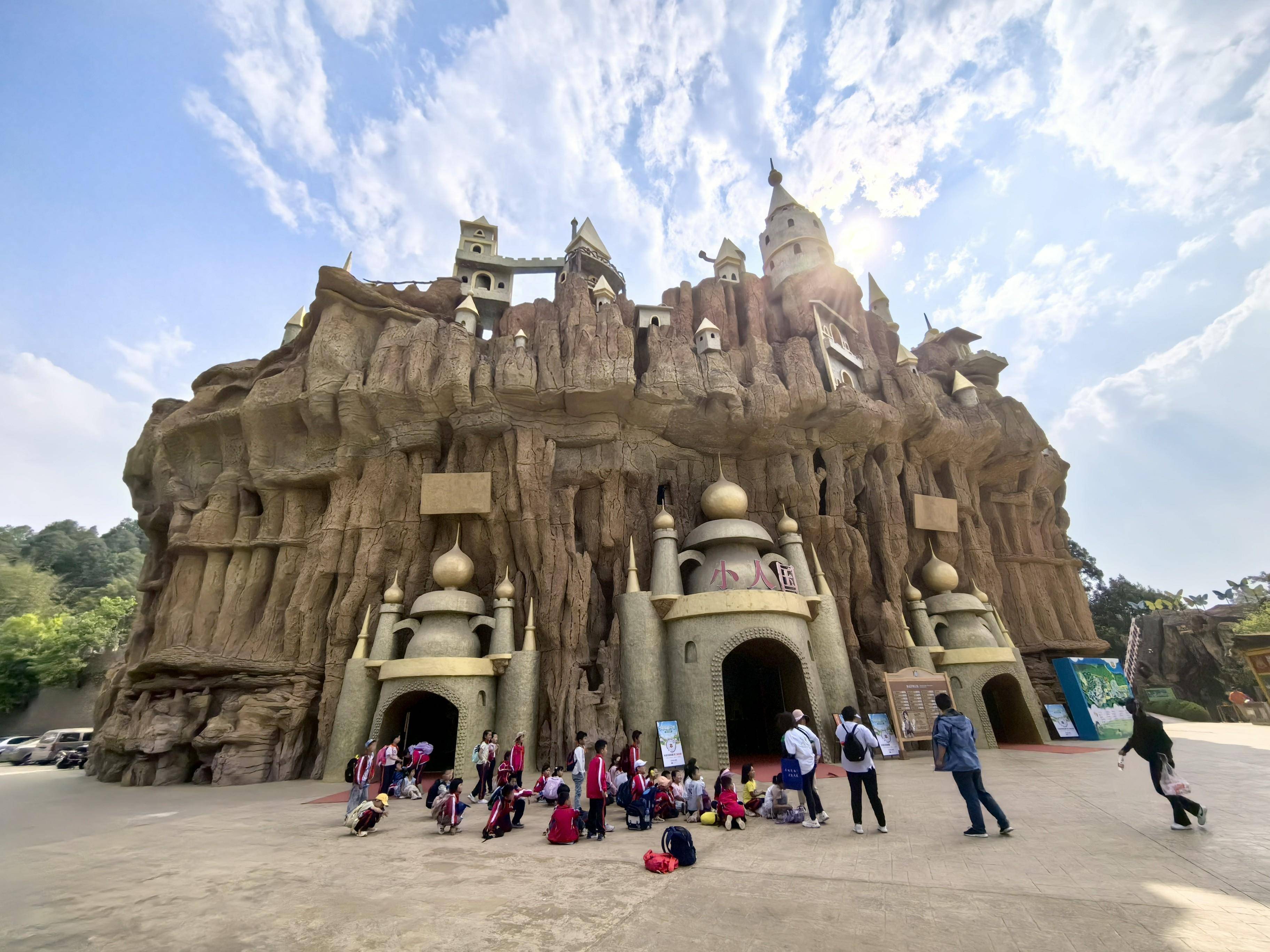 小人国魔幻大楼这个公园,就是位于云南昆明的小人国主题公园